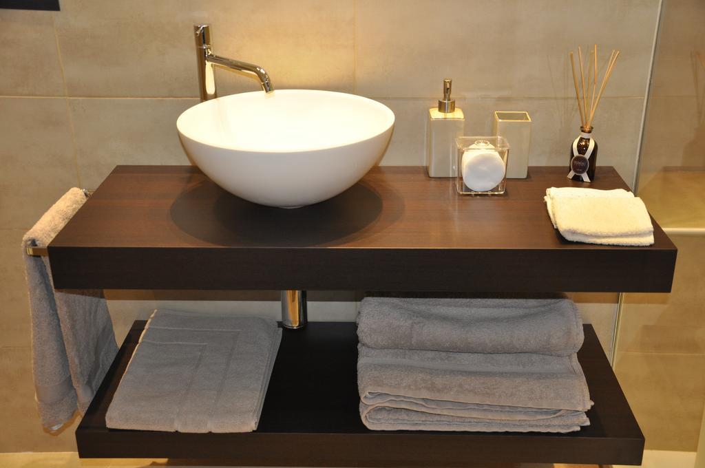 Charming Como - Apartment Downtown In The Pedestrian Area With 2 Double Bedrooms And 2 Complete Bathrooms A Spacious Living Room And Full Equipped Kitchen Luaran gambar